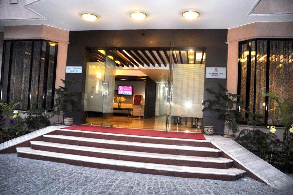 Hotel Treebo Check In By Oran Nueva Delhi Exterior foto